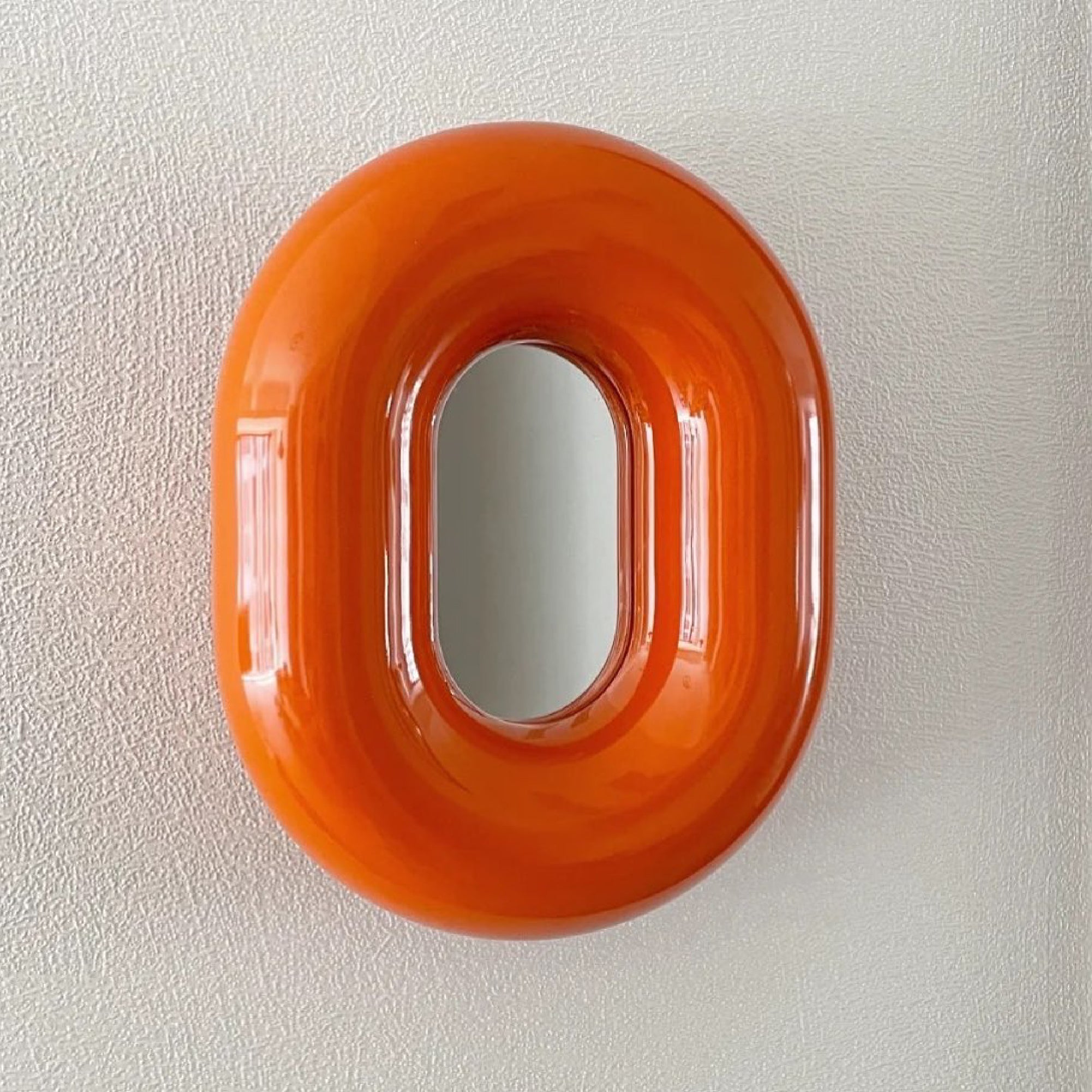 Koosim Capsule Oval Mirror — Space‑Age Style